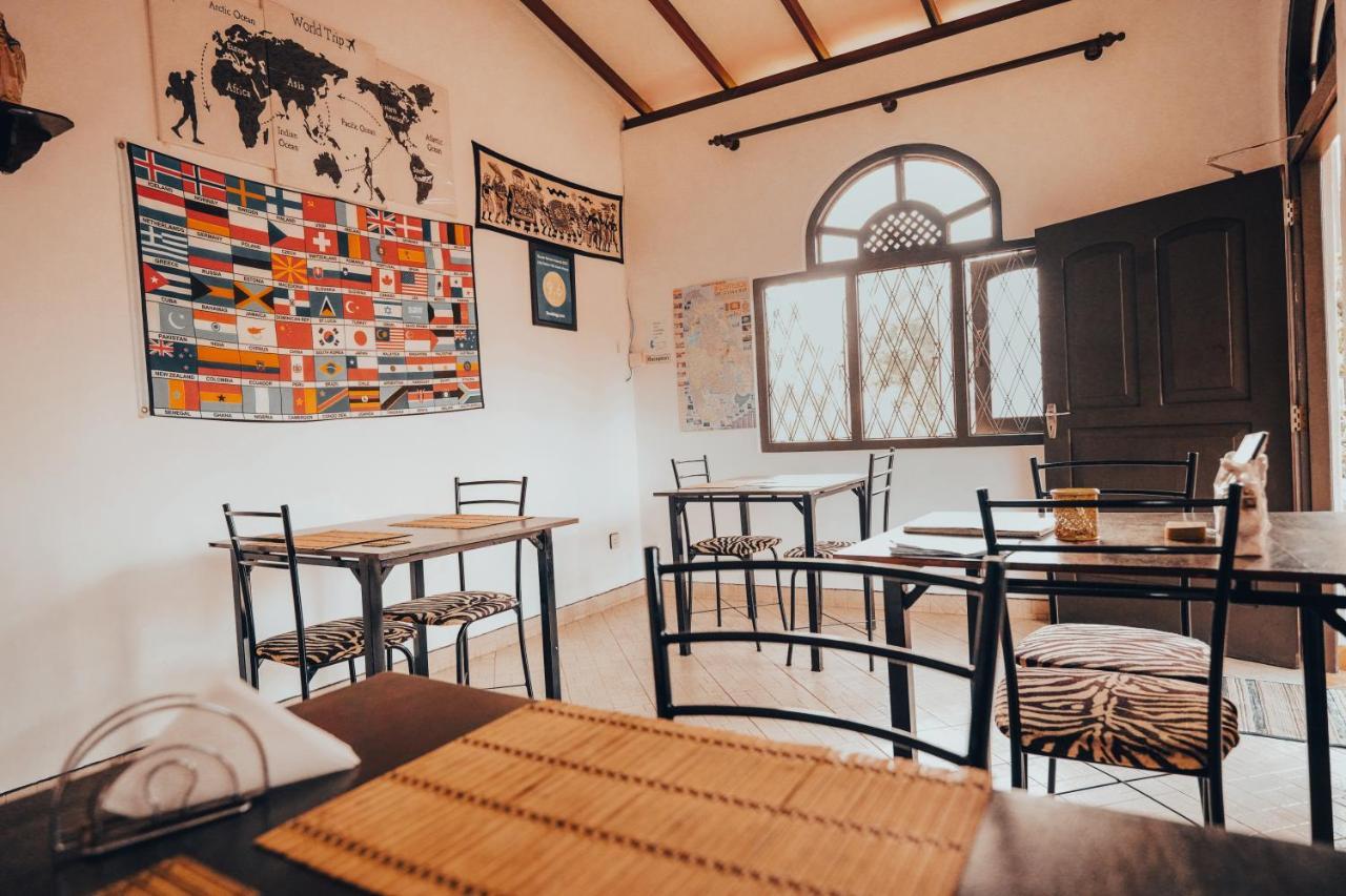 Lilly Palace Villa Guest House Negombo Esterno foto