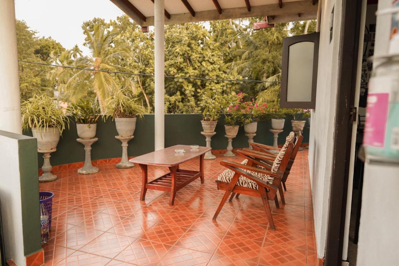 Lilly Palace Villa Guest House Negombo Esterno foto