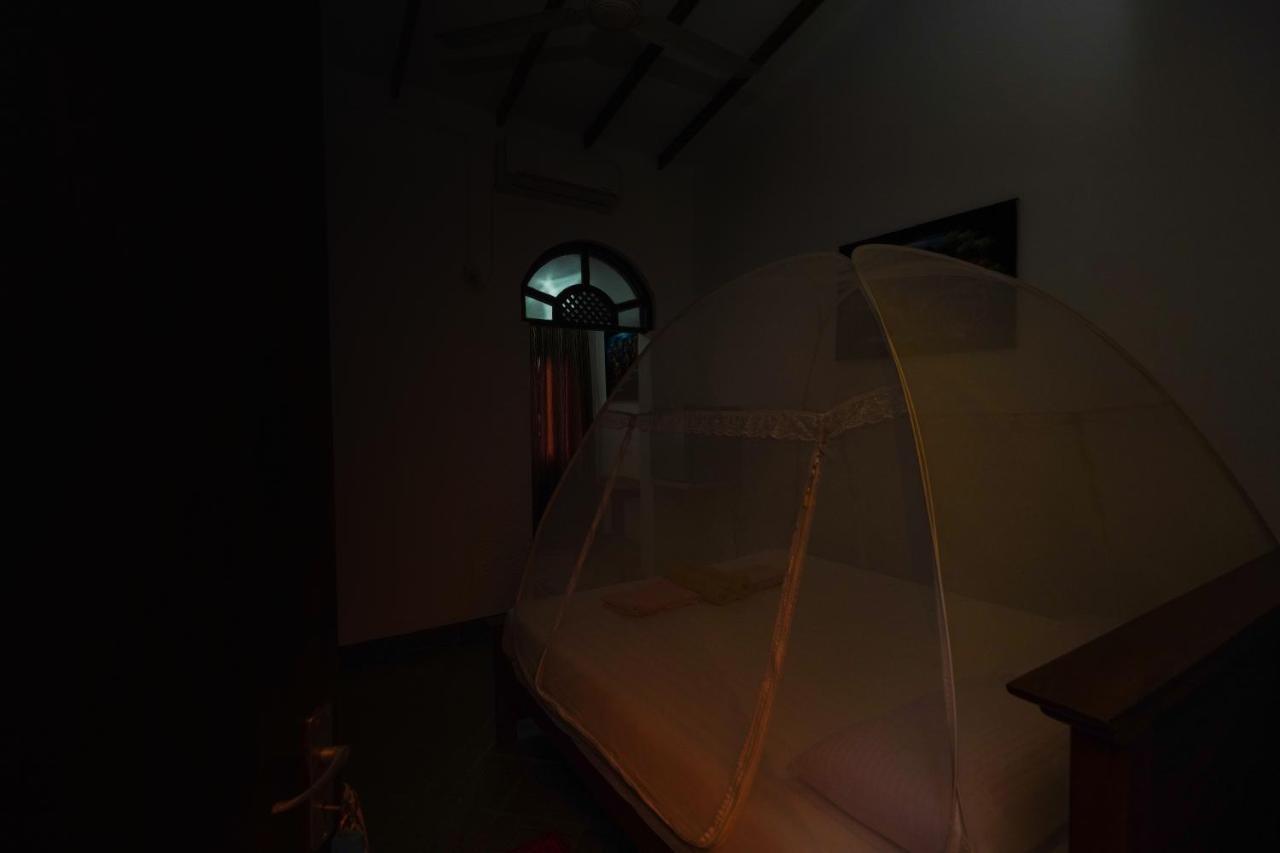 Lilly Palace Villa Guest House Negombo Esterno foto