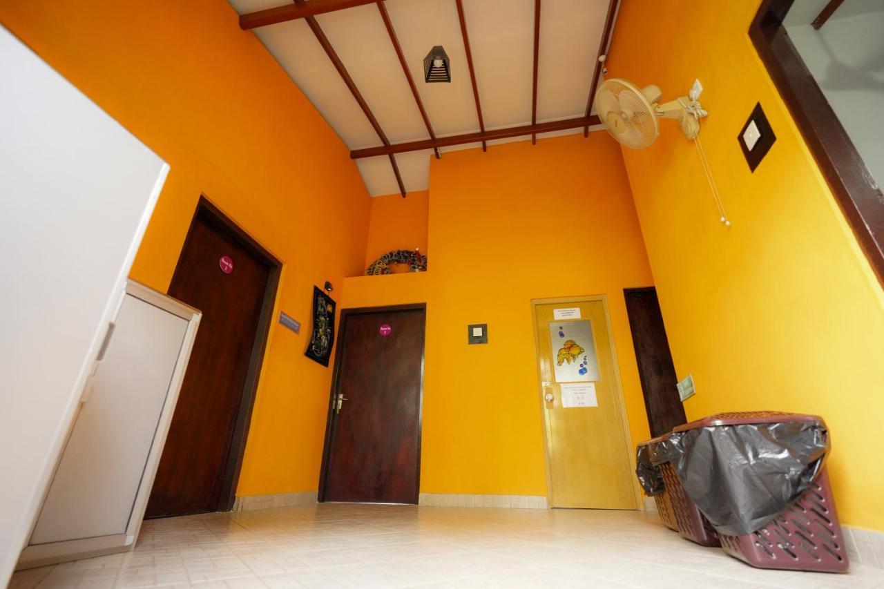 Lilly Palace Villa Guest House Negombo Esterno foto