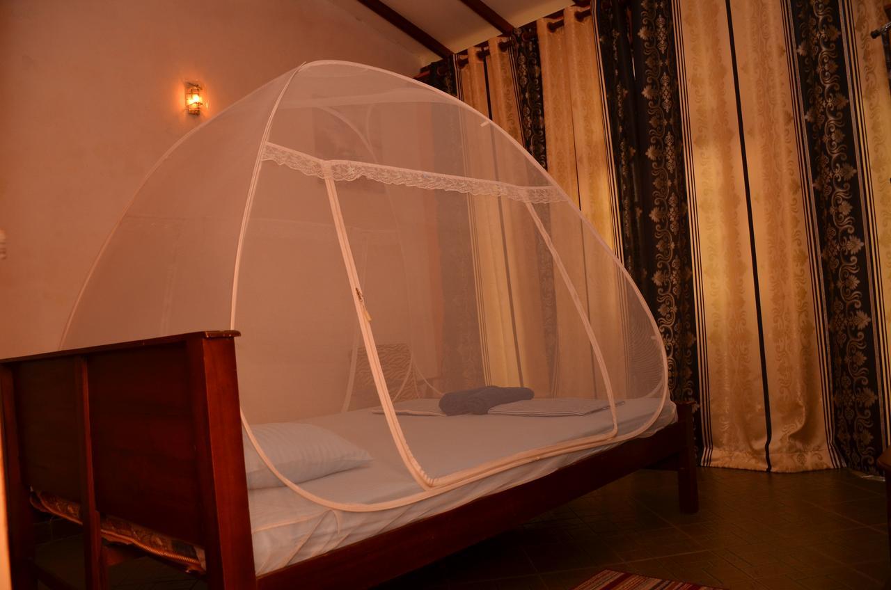 Lilly Palace Villa Guest House Negombo Esterno foto