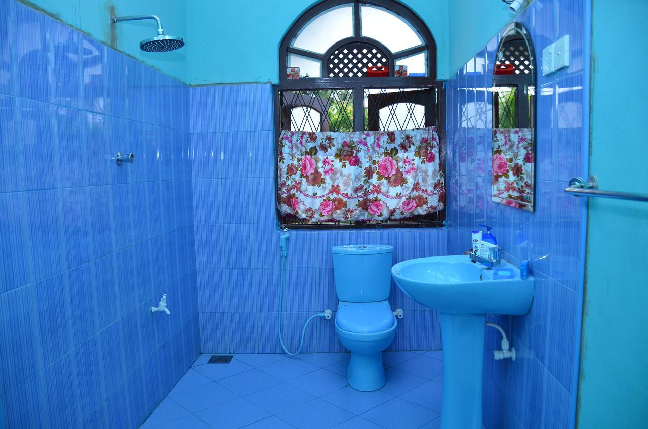 Lilly Palace Villa Guest House Negombo Esterno foto